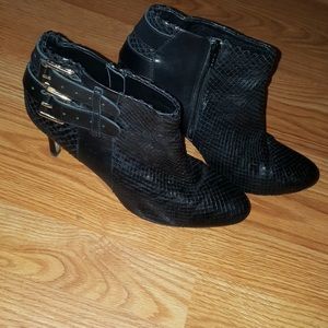 Ann Taylor Size 9M Faux Snakeskin BOOTS w/ heels